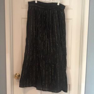 Torrid black skirt with beautiful gold threading